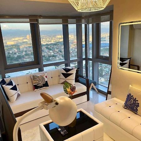 Classy 2Br Suite At Eastwood City With Pool And City Skyline View Manila Bagian luar foto