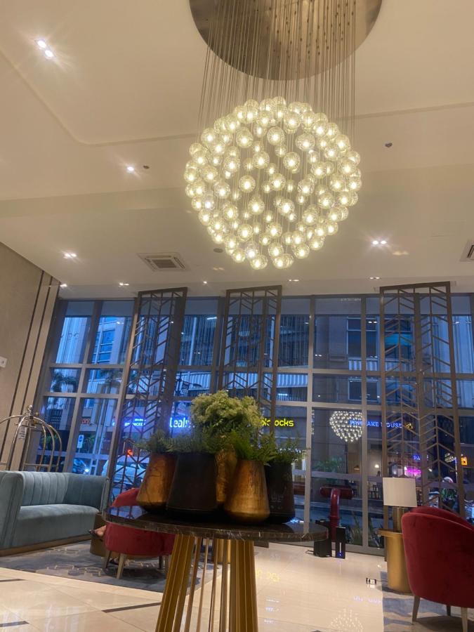 Classy 2Br Suite At Eastwood City With Pool And City Skyline View Manila Bagian luar foto