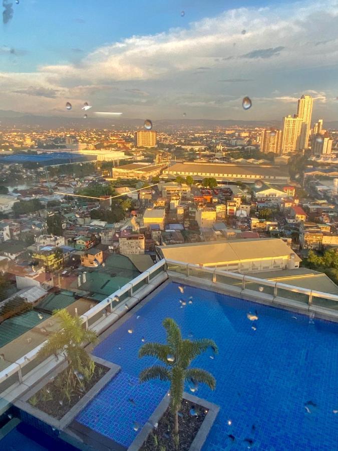 Classy 2Br Suite At Eastwood City With Pool And City Skyline View Manila Bagian luar foto