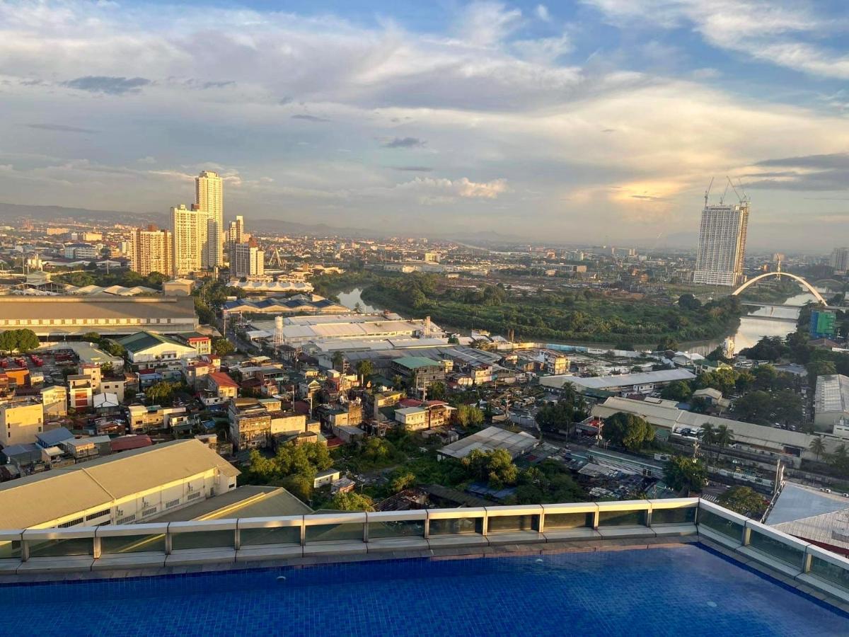 Classy 2Br Suite At Eastwood City With Pool And City Skyline View Manila Bagian luar foto