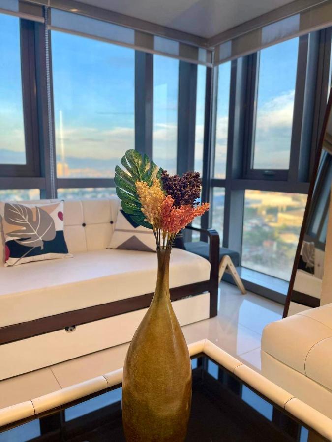 Classy 2Br Suite At Eastwood City With Pool And City Skyline View Manila Bagian luar foto