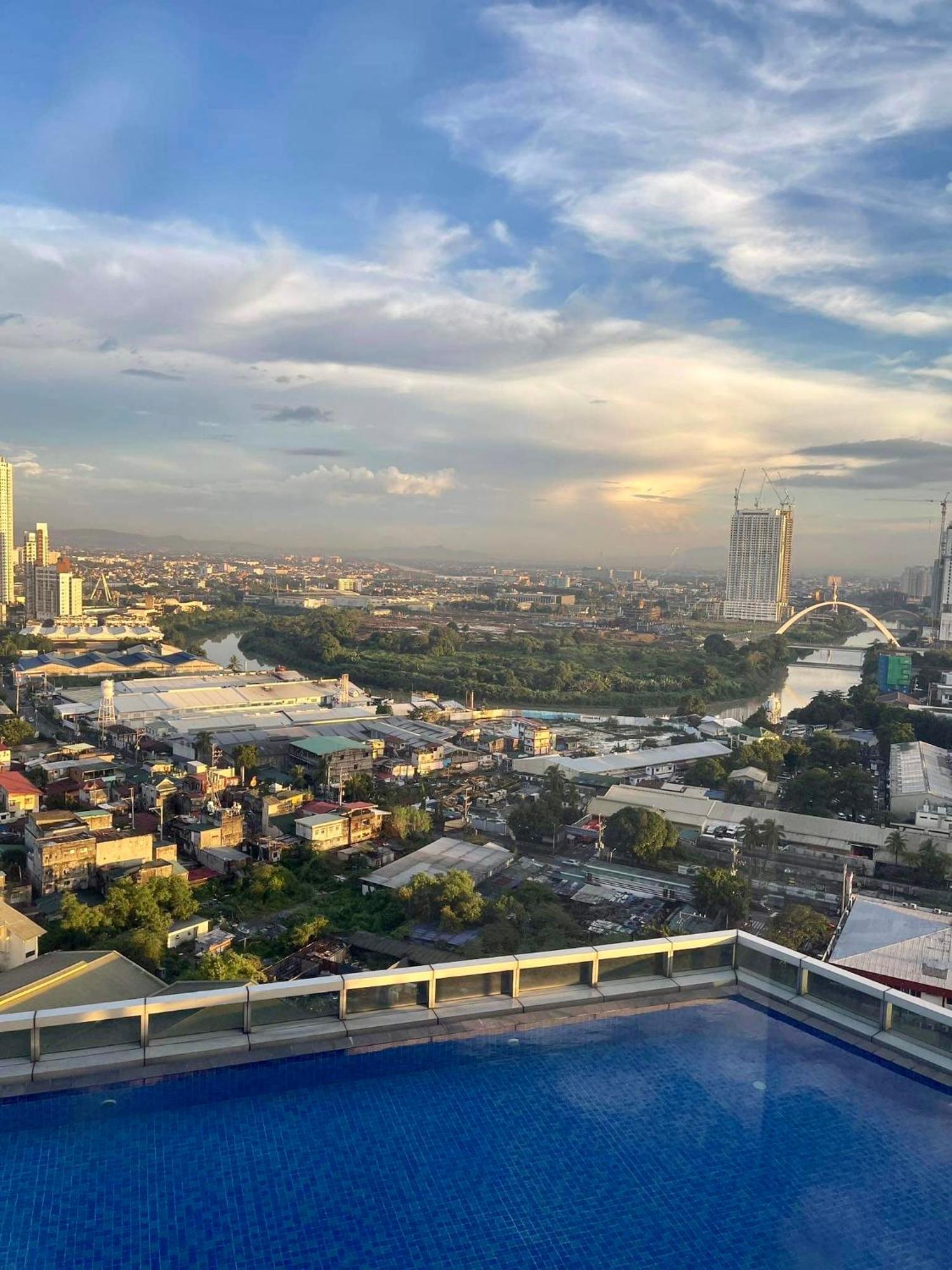 Classy 2Br Suite At Eastwood City With Pool And City Skyline View Manila Bagian luar foto