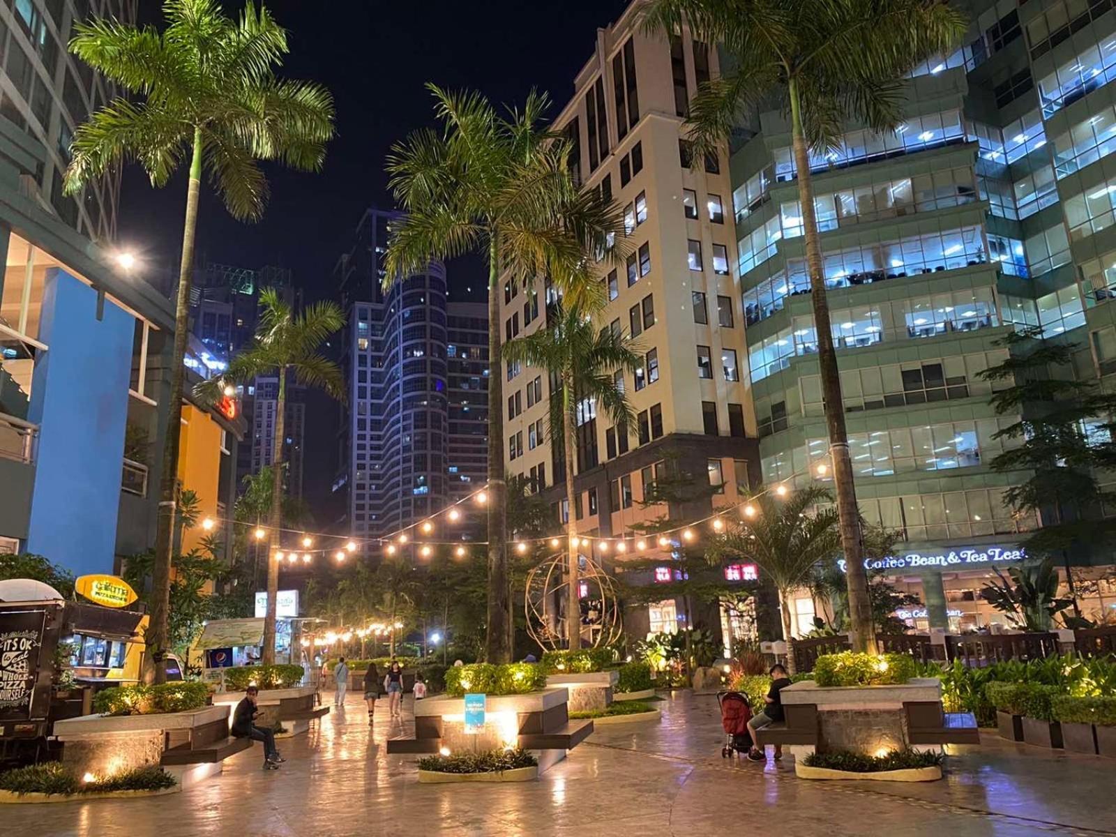 Classy 2Br Suite At Eastwood City With Pool And City Skyline View Manila Bagian luar foto